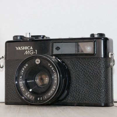YASHICA 35 MG-1 Film Camera W 45mm F2.8 Lens Black *UNTESTED*