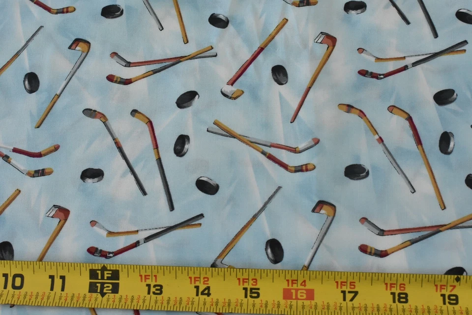 Por 1/2 yarda, palos y discos de hockey sobre algodón azul helado, RJR/"Deportes de colección", P6994 Foto 2 de 4