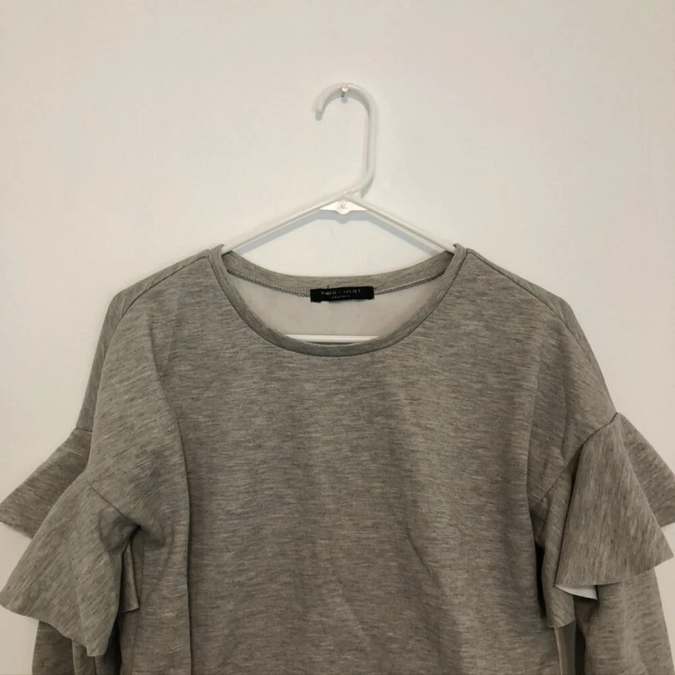 ROMEO JULIET COUTURE Gray Ruffle Sleeve Crop Cropped Crewneck Sweatshirt Small - Image 2 of 4