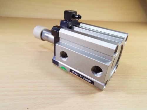SMC 10-CQ2B32-30D NEUMÁTICO AIRE CILINDRO GRANDE OEM MONTAJE TORNILLO Y MANGUITO - Imagen 10 de 10