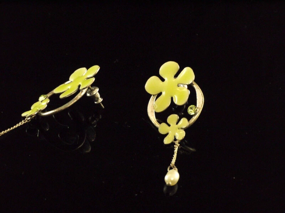 Pilgrim Ohrringe Ohrstecker mit Kettchen und Perlchen und grünen  Zirkonia - Bild 2 von 2