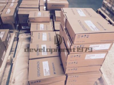 1PC Yaskawa Wechselrichter CIMR-VC4A0004BAA Neu