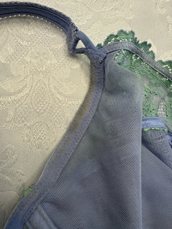 Wacoal Bra Size 34DD Embrace Lace Underwire Sheer 65191 Purple Green Stained - Image 3 of 4