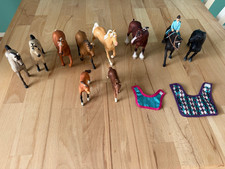 Schleich - Set Reiter mit Sattel und Pferd, 7 Pferde, 2 Ponys, 2 Reitdecken