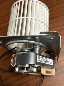 Bosch BFL634GS1/07 Mikrowelle Lüftermotor mit Lüfterflügel 12006669 00659331