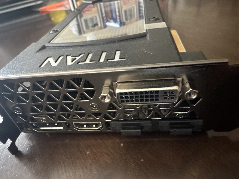 NVIDIA GeForce GTX TITAN X 12GB GDDR5 12G-P4-2992-KR Graphics Video Card - Image 2 of 4