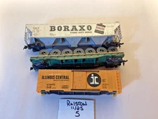 3 Vintage HO TYCO freight cars electric model train cars