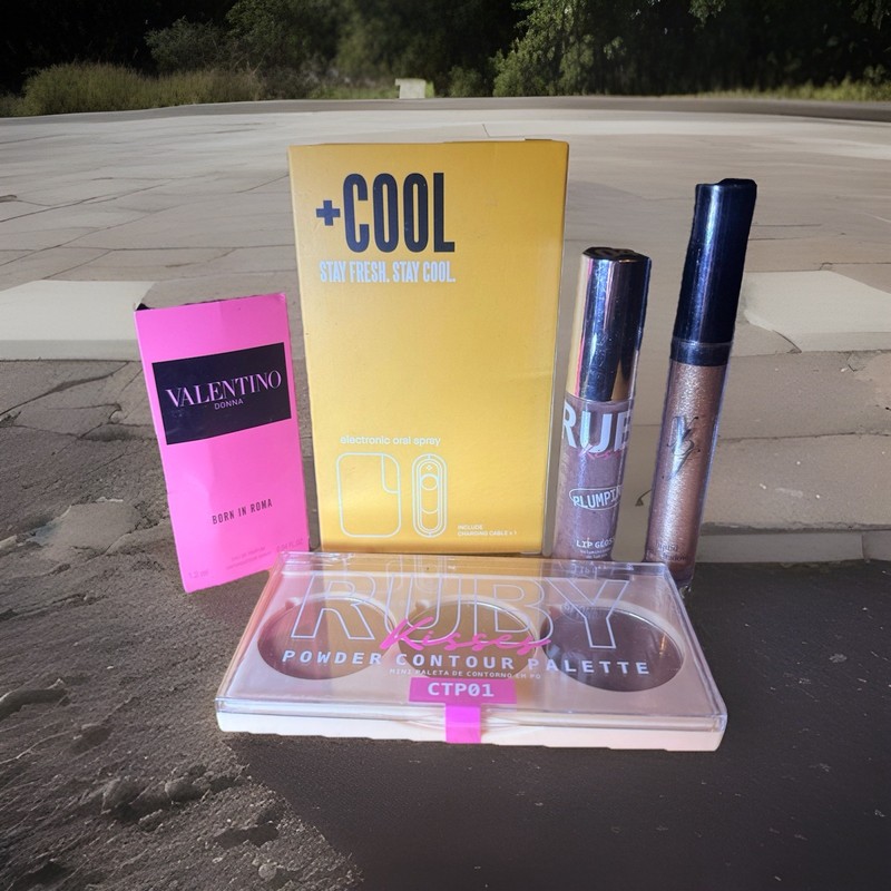 Women's Random Lot~Beauty Products Contour Lips Shadow + Cool