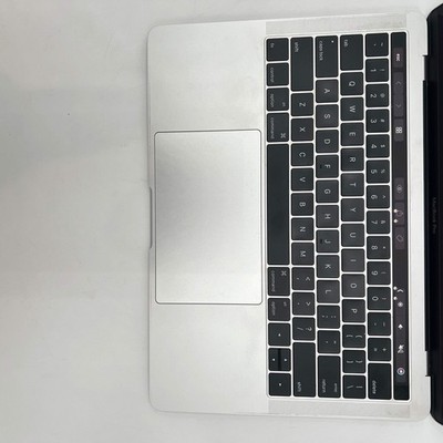 Apple MacBook Pro A1706 シルバー 上半身 Apple MacBook Pro A1706 13.3