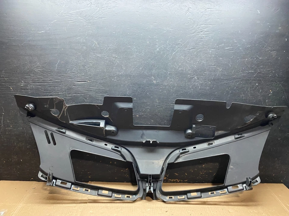 2013 to 2016 Lincoln MKS Front Upper Insert Grille Grill Oem U0116 DG - Image 4 of 4