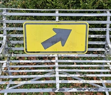 TRAFFIC ROAD SIGN ARROW YELLOW ALUMINUM RETIRED 12" X 24" DECOMMISSIONED