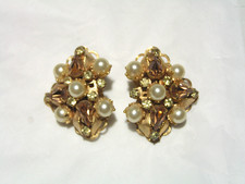 Vintage LERU Gold Tone, Rhinestones, Faux Pearls Clip-on Earrings