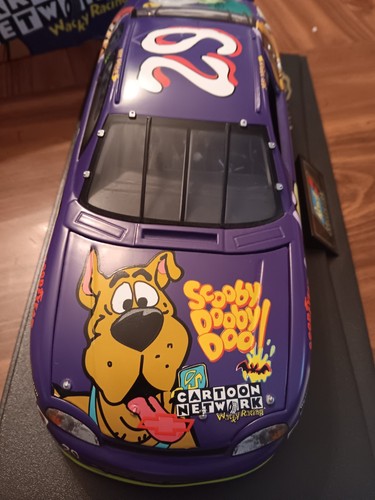 1997 Jeff Green Scooby Doo Cartoon Network 1/18 Revell NASCAR Diecast (25-1064) - Picture 3 of 7
