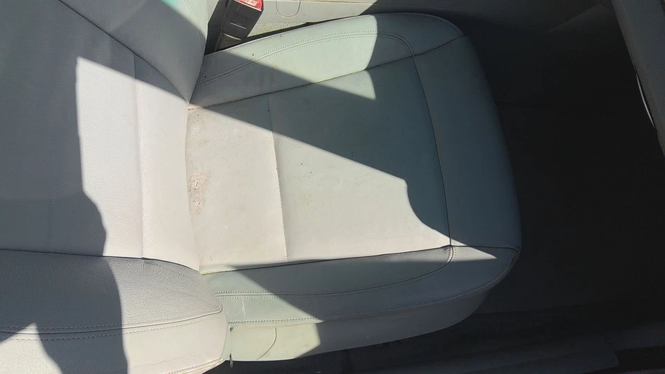 10 BMW 128I Conv (leather) Passenger Front Seat Foto 3 de 4