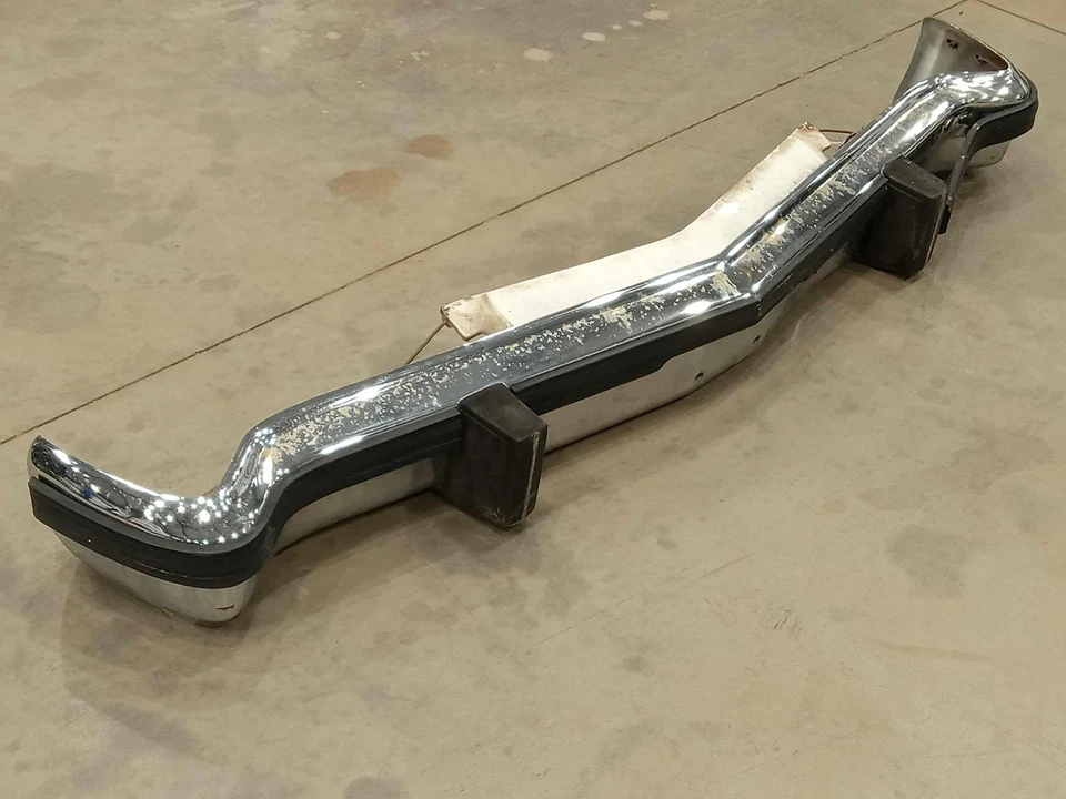 77-79 Ford Granada Front Bumper Assembly with Guards Genuine OEM D74Y17757A - Imagem 3 de 4