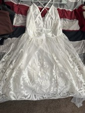 White Lace Tulle A-Line Ball Gown Wedding Dress V Neck Sleeveless Full-Length