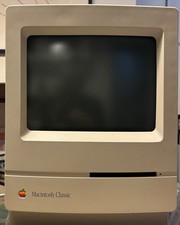 Working Apple Macintosh Classic  + Mouse & Keyboard. Disk stuck in computer!