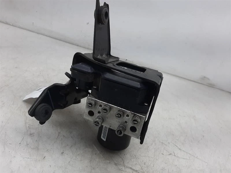 ABS Part Assembly VIN 1 4th Digit Limited 13-16 CHEVY MALIBU 22757652 - Image 2 of 4