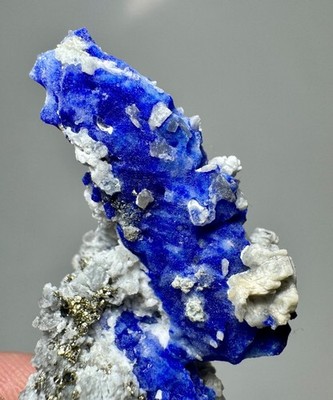 Hackmanit blau phosphoreszierend fluoreszierend langanhaltend auf Matrix / 9,4 g