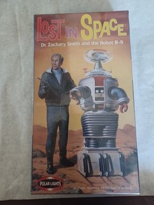 Factory Sealed Polar Lights LOST IN SPACE Dr. Zachary Smith And Robot B-9 ￼1999