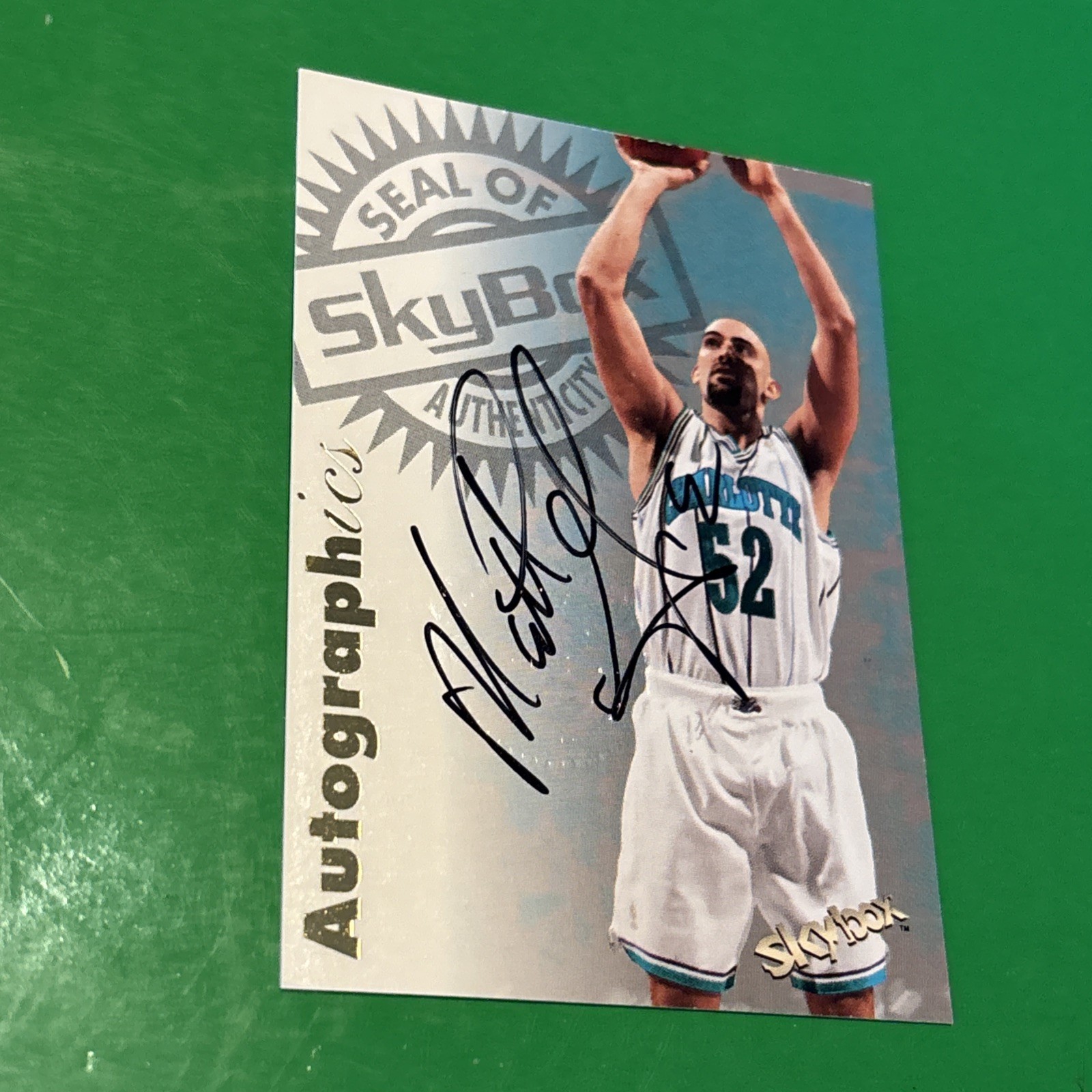 1997-98 skybox autographics black matt geiger