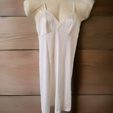 VANITY FAIR VINTAGE IVORY SLIPPERY NYLON SATIN CUPS  TRIM FULL SLIP 34
