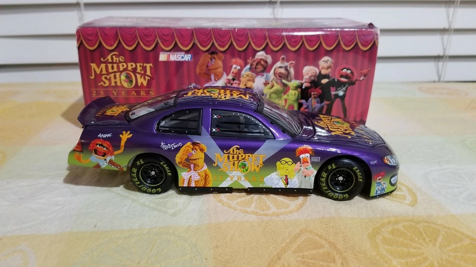 THE MUPPETS SHOW 25th ANNIVERSARY CAR 2002 DODGE INTREPID R/T ELITE 1/24 SCALE - Image 3 of 4