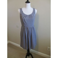 WHITE HOUSE BLACK MARKET SLEEVELESS BLACK AND WHITE DRESS WITH DEFECTS SIZE 6