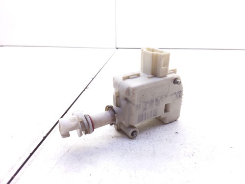 Volkswagen Golf IV 2000 Diesel Stellmotor Tankdeckel Tankklappe 50kW 20341720