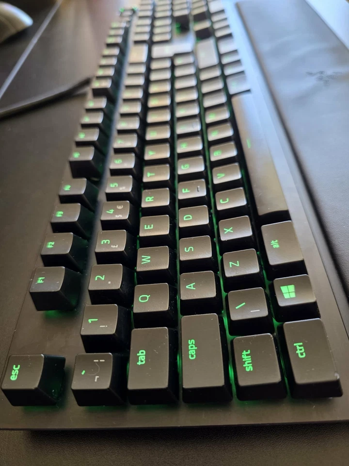 Razer Huntsman Elite Opto-Mechanical Gaming Keyboard (Purple Clicky Switches) - Image 3 of 4