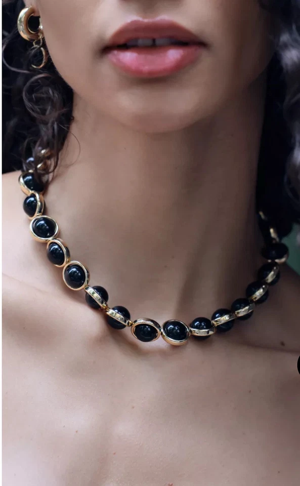 Collar de cadena con cuentas de resina de metal estilo vintage de Zara