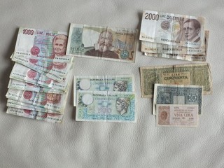 REGNO E REPUBBLICA LOTTO DI 23 BANCONOTE TUTTO COME FOTO IL PREZZOLO LO FATE VOI