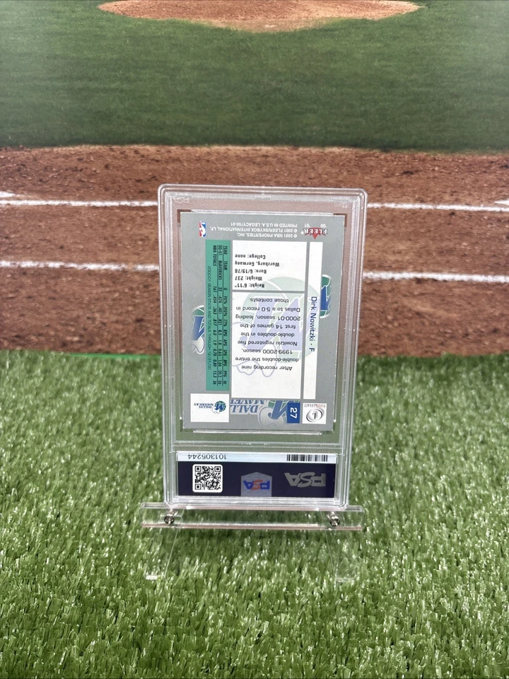 2000-01 Fleer Legacy Дирк Новицки с автографом No27 PSA/DNA подлинный - Изображение 4 из 4