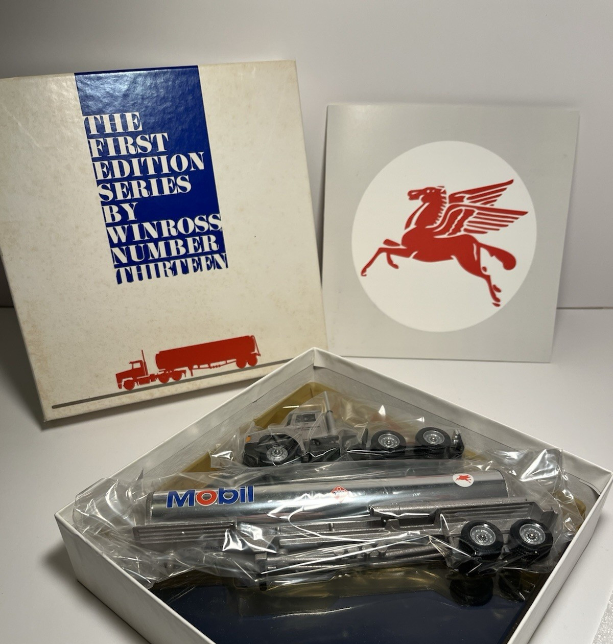 Winross MOBIL OIL Tanker Truck Diecast First Edition Series #13 Vintage 1990's
