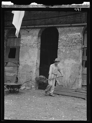 #ad Man cleaning out a small building New Orleans or Charleston South Carolina $9.99