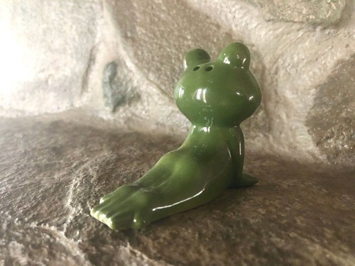 CUTE GREEN GLAZED CERAMIC YOGA FROG SALT / PEPPER SHAKER FIGURINE - 第 10/12 張圖片