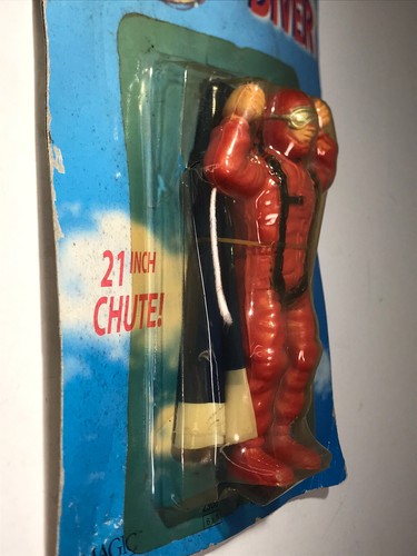 Modellino vintage Sky Diver Toy 2306 4" con paracadute 21" di Magic sigillato NOS - Foto 9 di 12