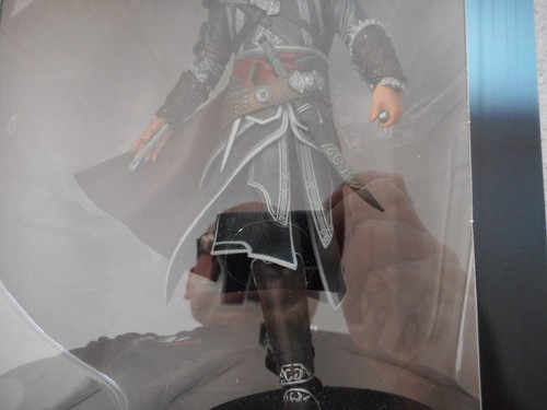 UBISOFT ASSASIN'S CREED REVELATIONS EZIO AUDITORE DA FIRENZE PVC 23CM STATUE - Picture 3 of 11