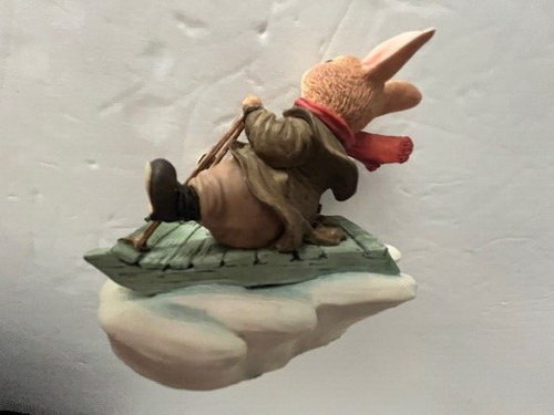 Villeroy & Boch Winter at Foxwood #16 Rue Rabbit "Fun in the Snow" Schlitten 1994 - Bild 4 von 10