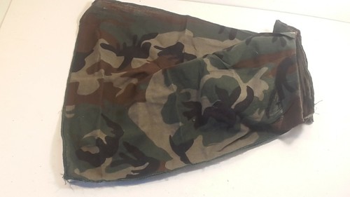 COPRI COLLO--MIMETICO  MILITARE-PARASOLE-COLORE VERDEMILITARE-NUOVO-MAI USATO-4+ - Foto 1 di 11