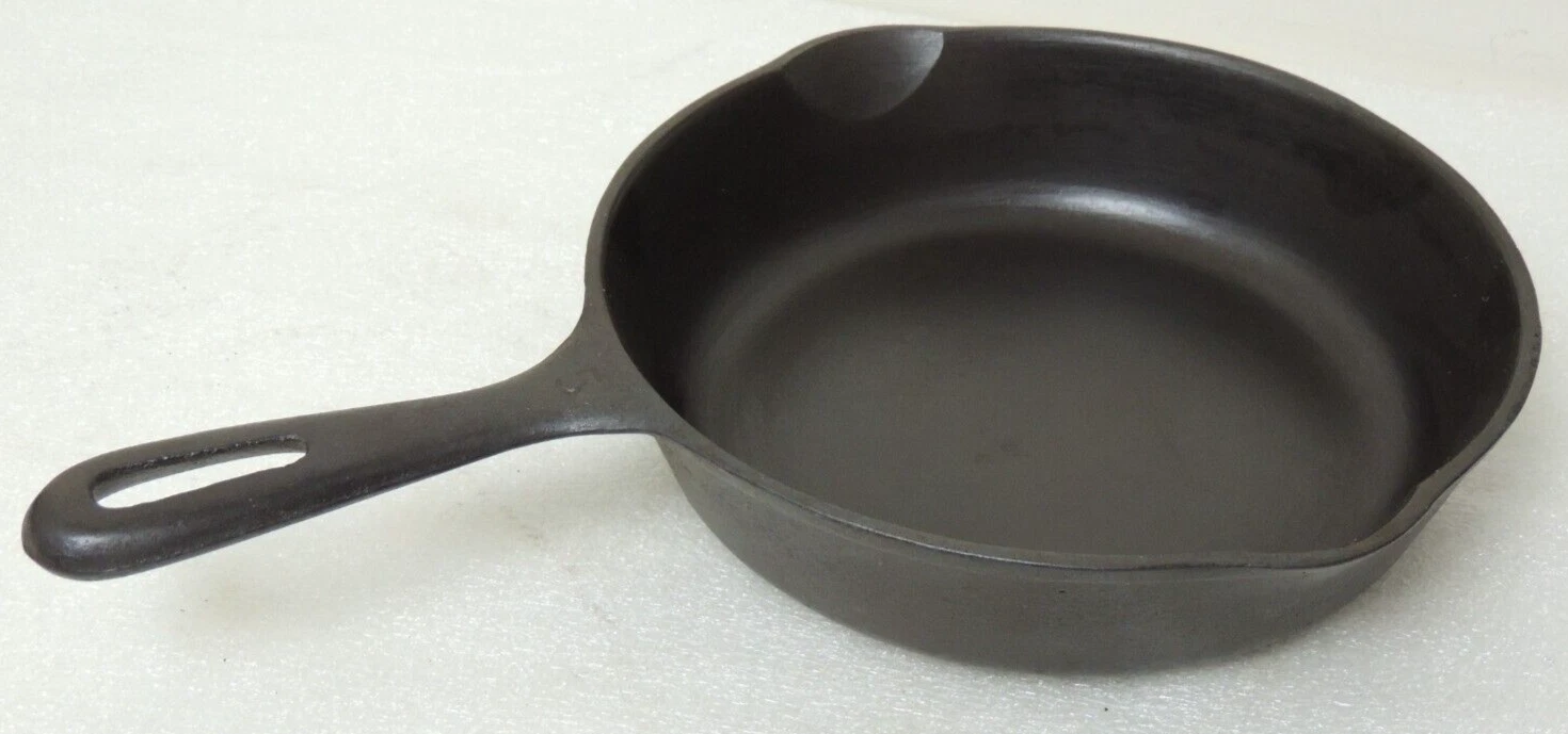 Vintage No. 5 Unmarked Wagner Cast Iron Skillet "O" 8 Inch Smooth Sits Flat