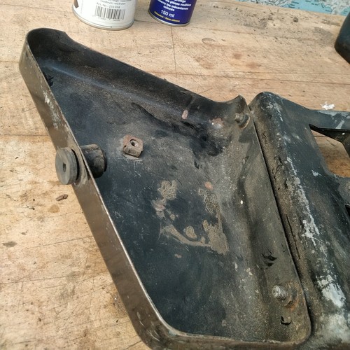 Triumoh Bonneville toolbox Side Cover aircleaner unit OIF T120 T110 T100 Tiger - Picture 7 of 12