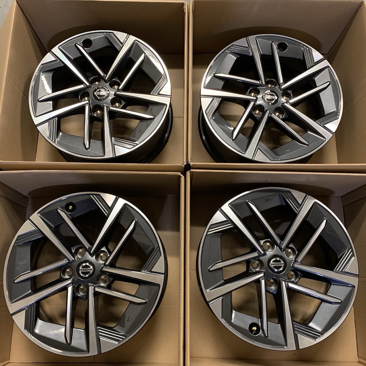 Genuine Set Of 4 Nissan Juke 17” Alloy Wheels Grey And Diamond Cut