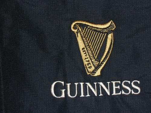 GUINNESS / 2017 - CANTERBURY - MENS zip-up black hooded insulated Coat. Size: XL - Imagen 3 de 20