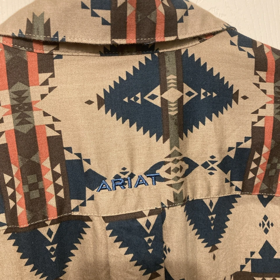 Masculino Ariat Manga Longa Botão para Cima Pérola Snap Design Estampa Nativa Ocidental Tamanho M - Imagem 3 de 4