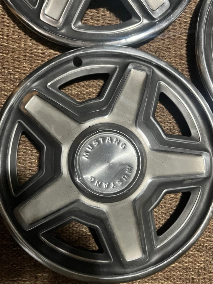 Tapacubos Ford Mustang 1969 C9zz-1130-A 69 FoMoCo GRANDE como nuevo de lote Foto 2 de 4