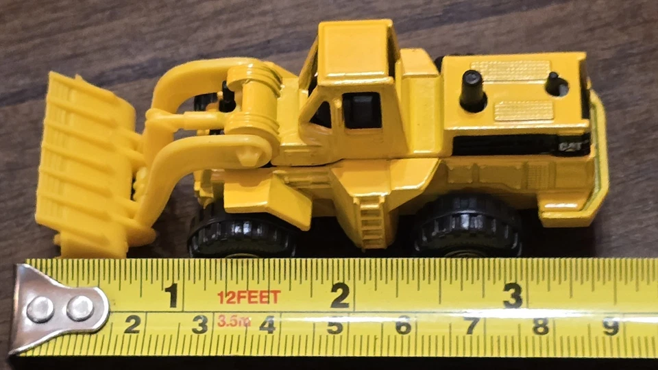 3½" Hot Wheels 1979 CAT Caterpillar Yellow Front End Loader Excavation Loose TRK - Image 4 of 4