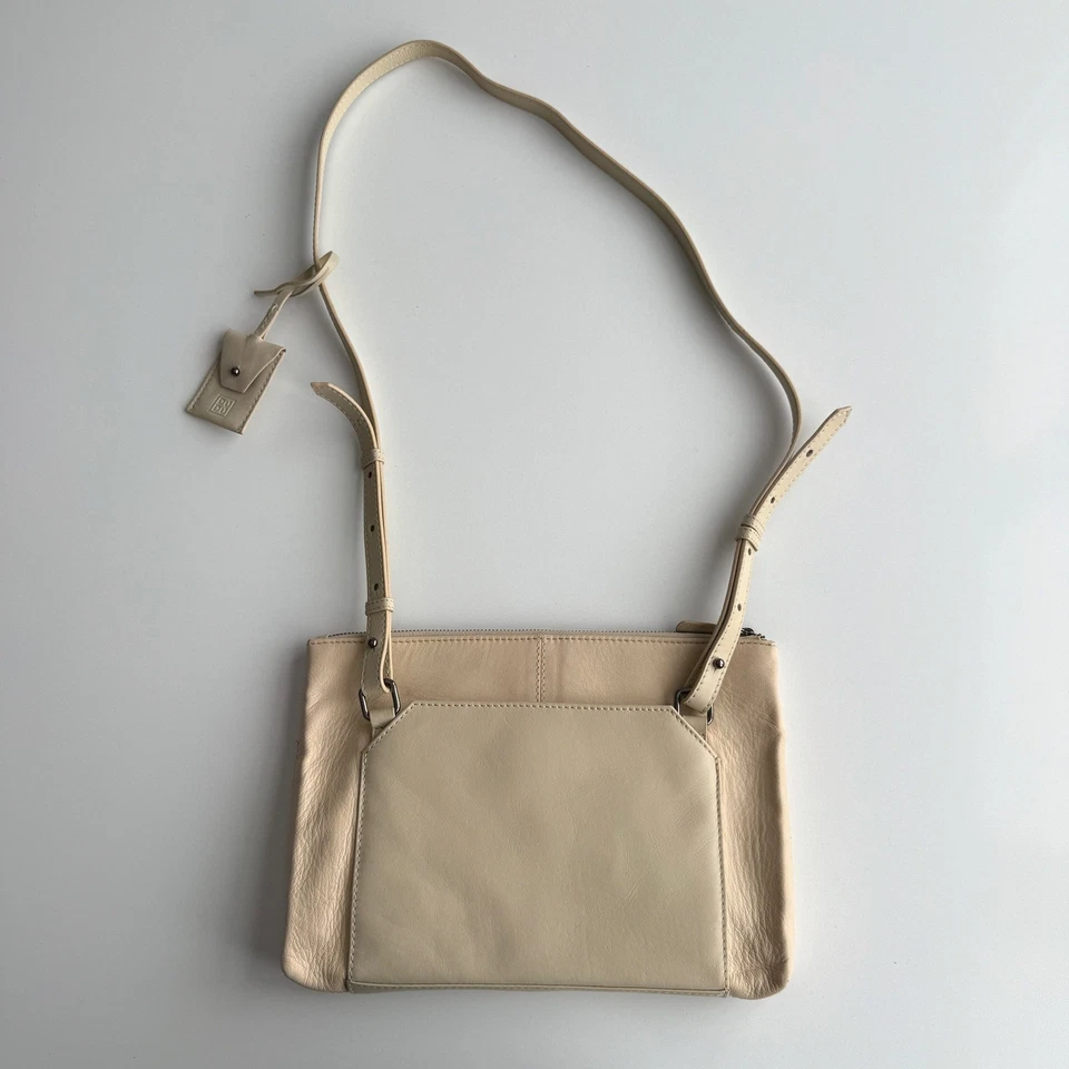 Bolso Bandolera Cartera DuDu Bags Usado en Excelente Condición Cuero Crema Almendra Rectángulo Superior Cremallera Foto 3 de 4
