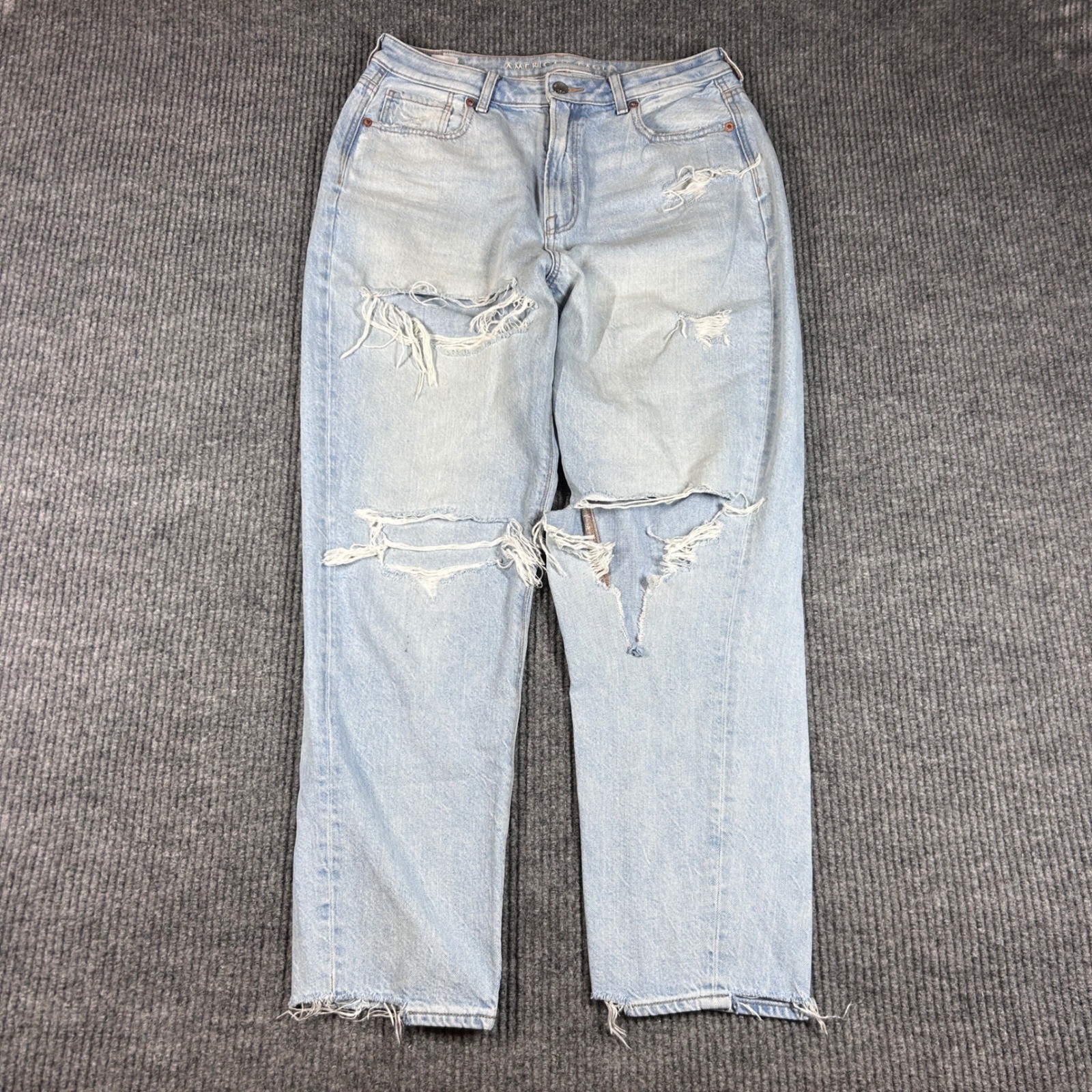 American Eagle Jeans Women's 8 Mom Jean Light Wash Distressed High Rise Denim
