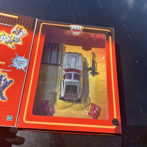 Transformers G1 Commemorative Series III Silverstreak Bluestreak Reissue Figure - Picture 3 of 5